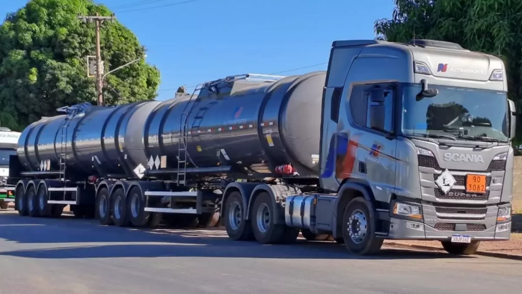 AJ Transportes: Vagas para Motoristas de Bitrem e Rodotrem