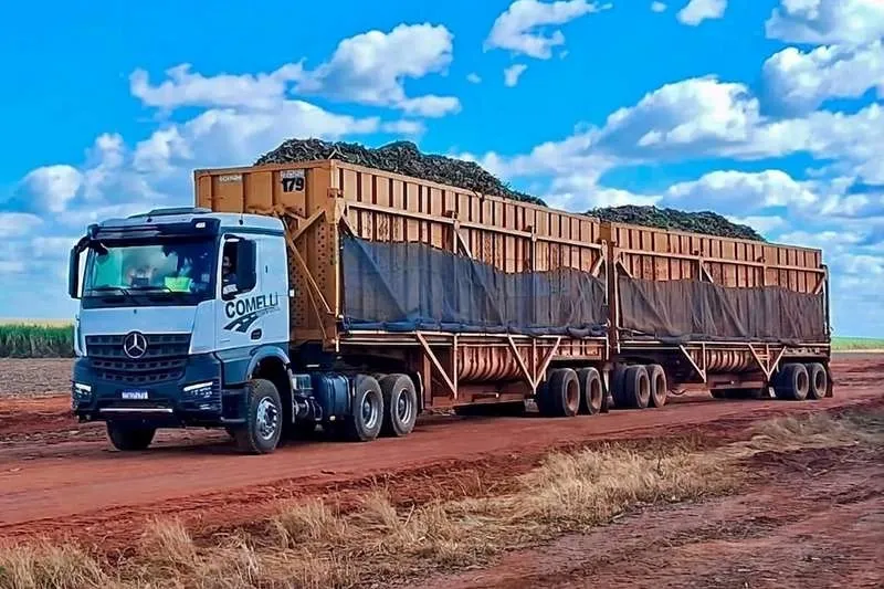 Vagas Motorista CNH E: Comelli Transportes Contrata em Goiás